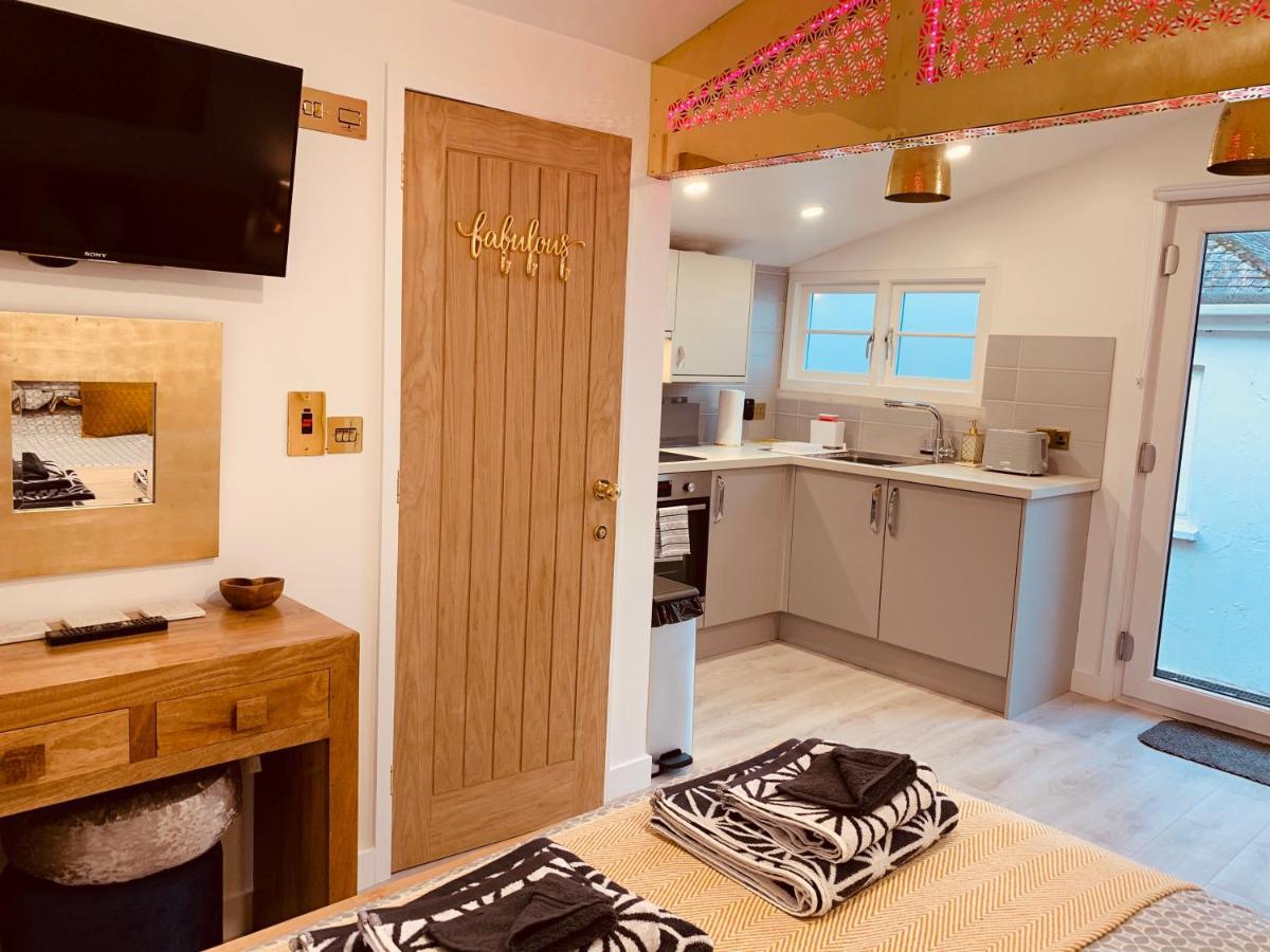 Shine Chalet - Unique & Comfortable Accommodation 레드루스 외부 사진