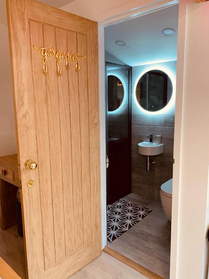 Shine Chalet - Unique & Comfortable Accommodation 레드루스 외부 사진