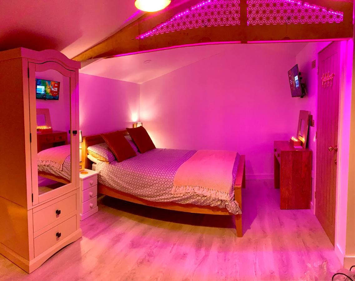Shine Chalet - Unique & Comfortable Accommodation 레드루스 외부 사진