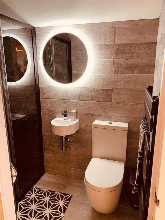 Shine Chalet - Unique & Comfortable Accommodation 레드루스 외부 사진